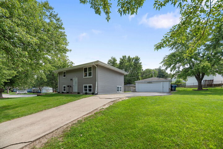 Property Photo:  226 Barbara Lane  IL 60475 