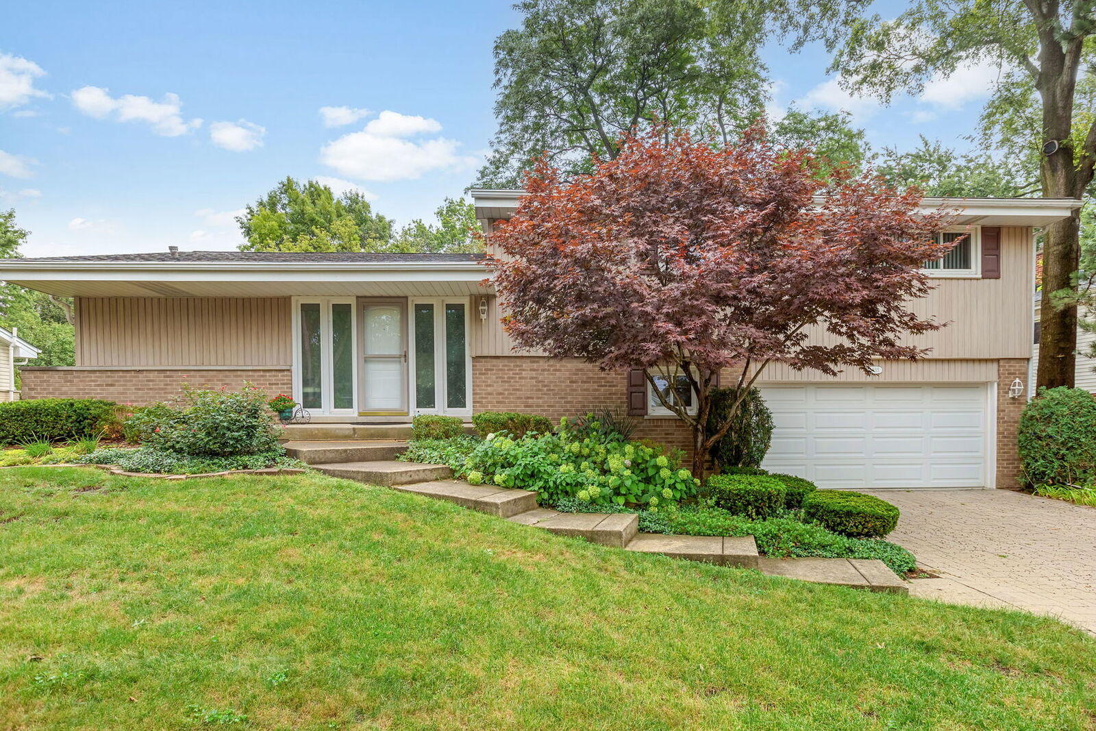 Property Photo:  1835 Barberry Road  IL 60062 
