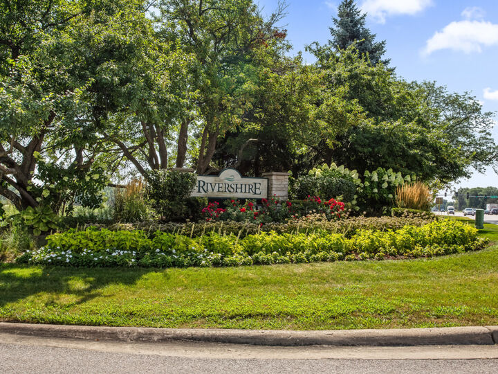 Property Photo:  209 Rivershire Lane 403  IL 60069 