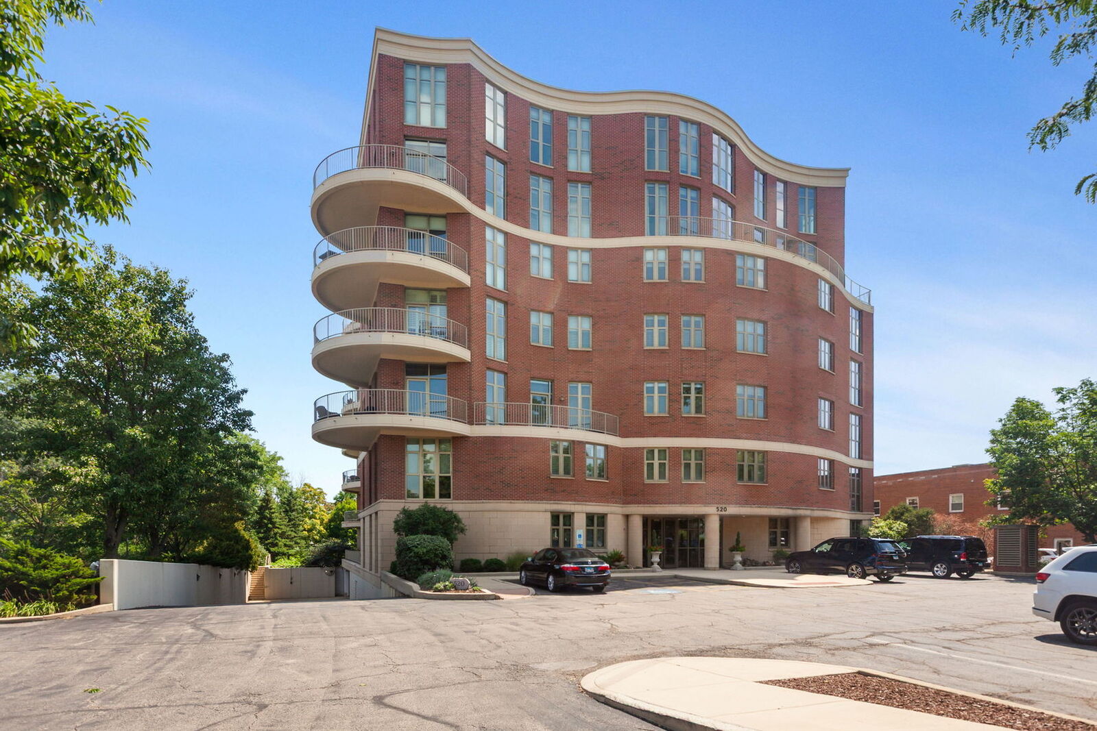 Property Photo:  520 S Washington Street 103  IL 60540 