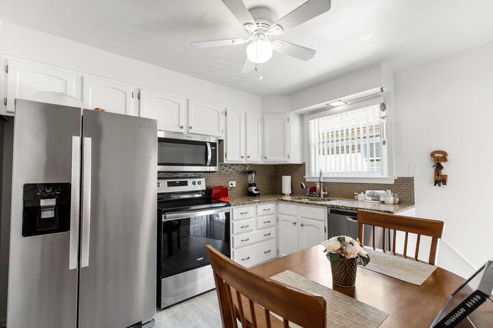 Property Photo: 826 Brown Avenue IL 60202
