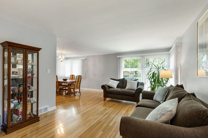 Property Photo:  826 Brown Avenue  IL 60202 