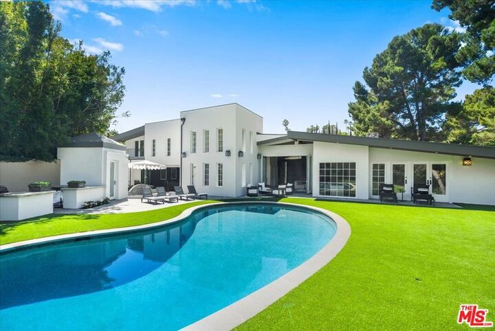 Property Photo:  1100 Pine Drive  CA 90210 