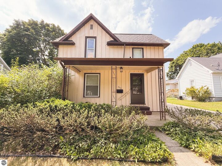 Property Photo: 909 River Avenue MI 48801