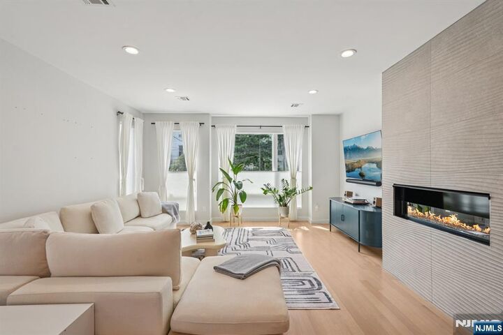 Property Photo:  21 B Sterling Place  NJ 07020 