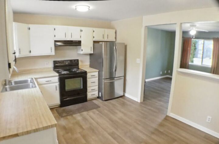 Property Photo: 153 Hawthorn Avenue B MT 59901