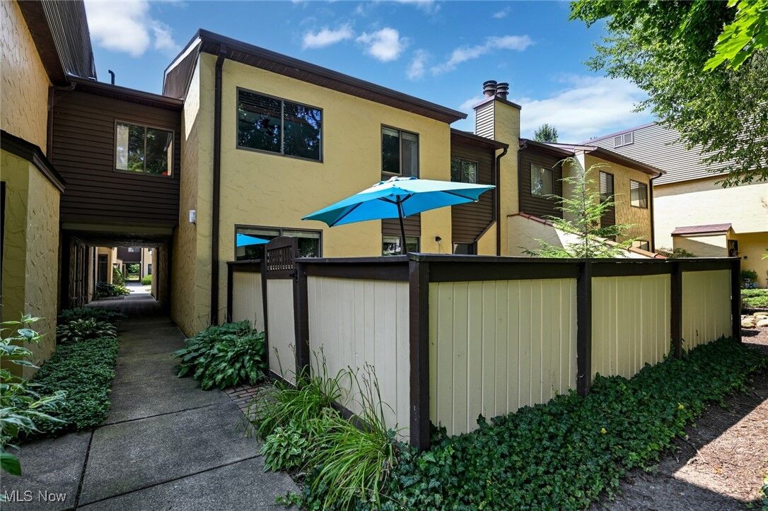 Property Photo:  1094 Hampton Ridge Drive  OH 44313 