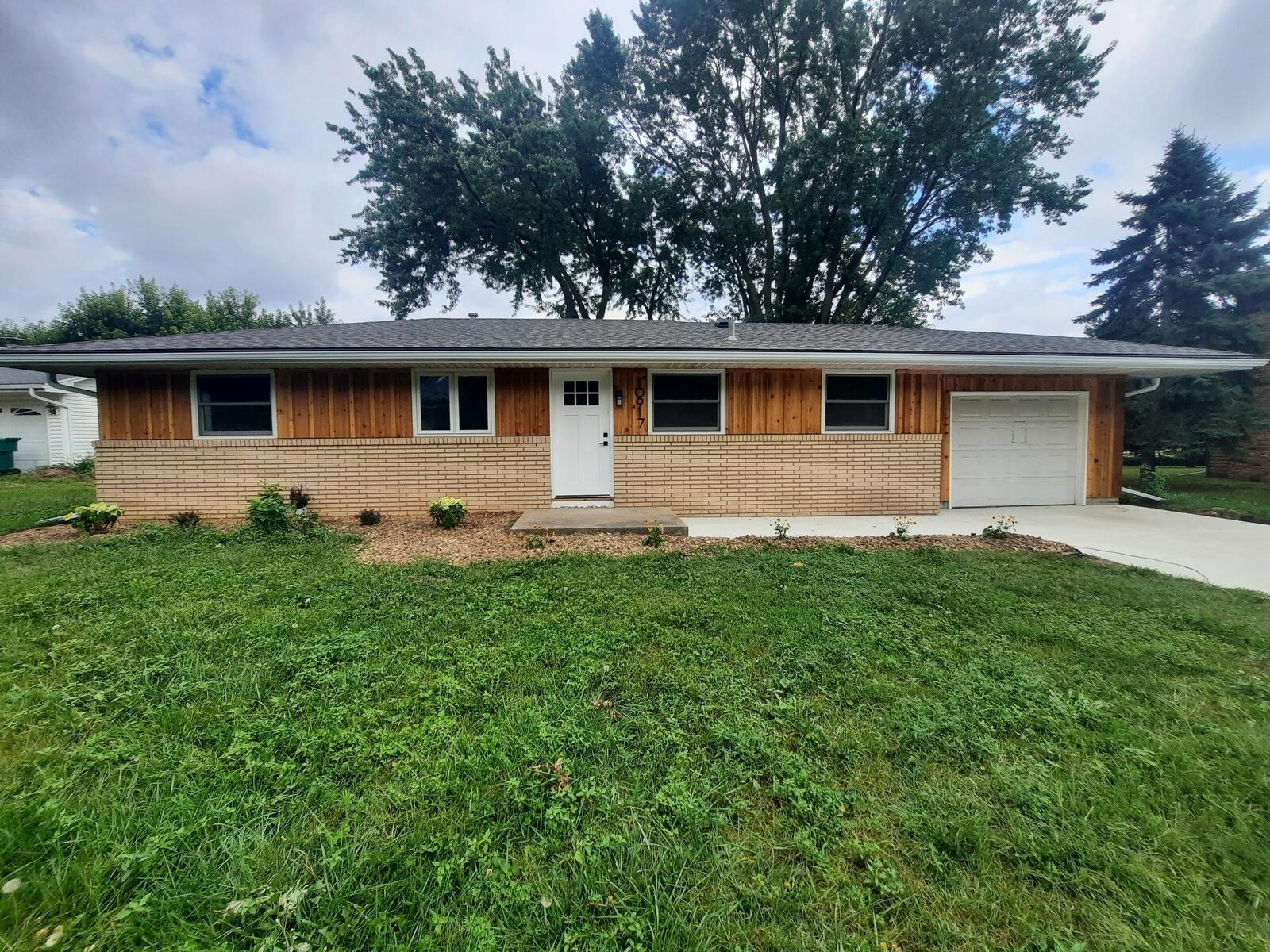 Property Photo: 10917 Southview Drive MN 55337