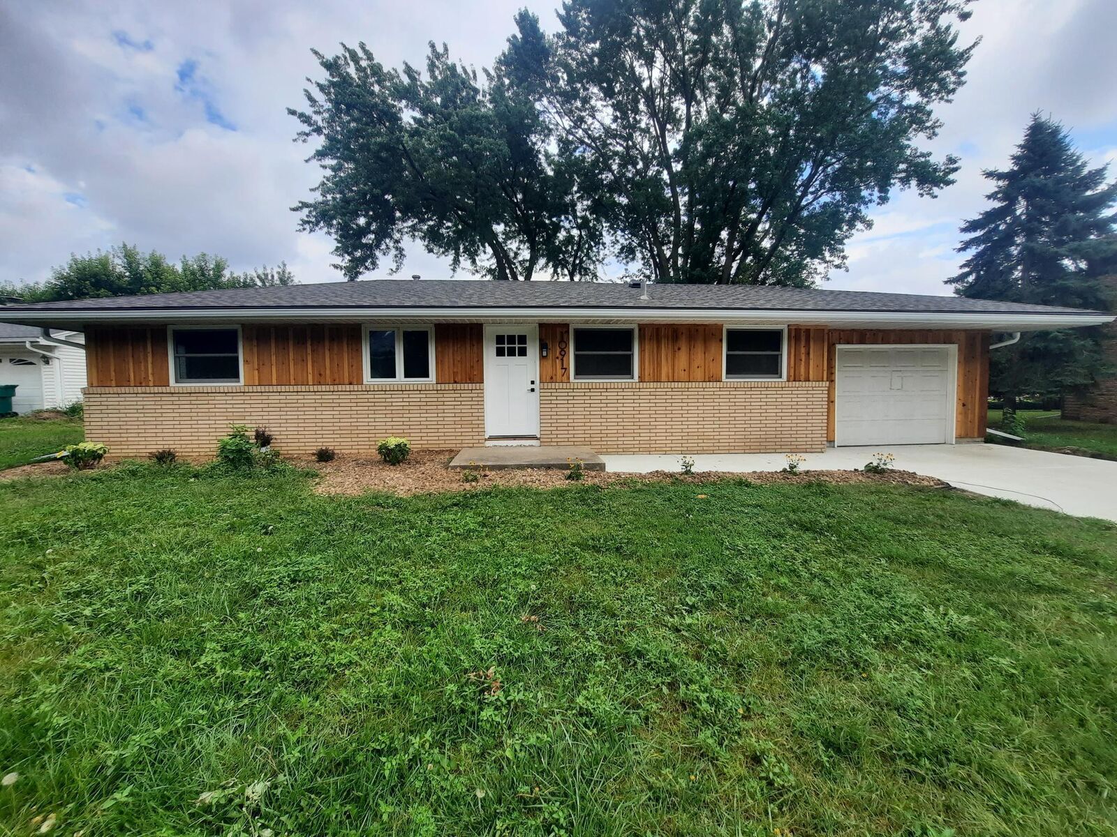 Property Photo: 10917 Southview Drive MN 55337