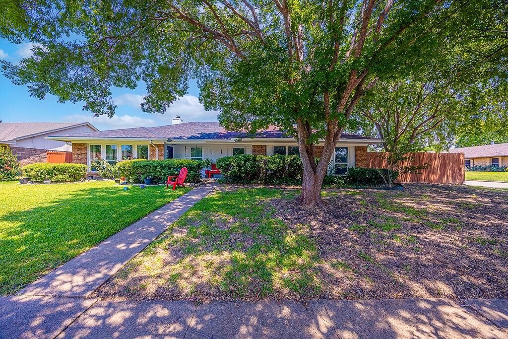 Property Photo:  319 Cole Street  TX 75040 