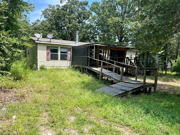 Property Photo:  140 County Road 34760  TX 75460 