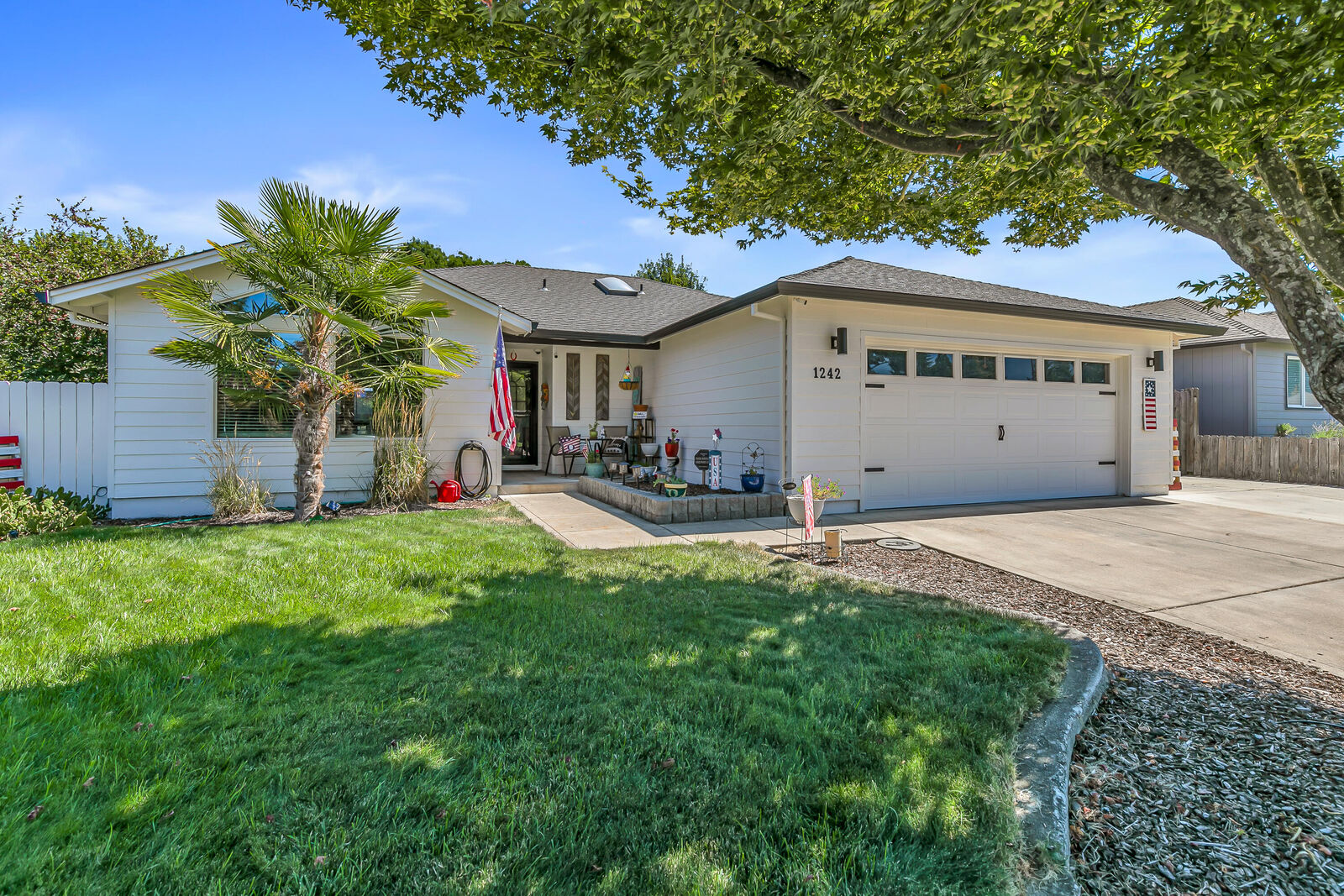 Property Photo: 1242 Greentree Way OR 97502