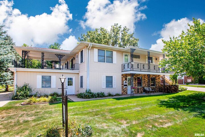 Property Photo:  201-203 S Market Street  IL 61571 