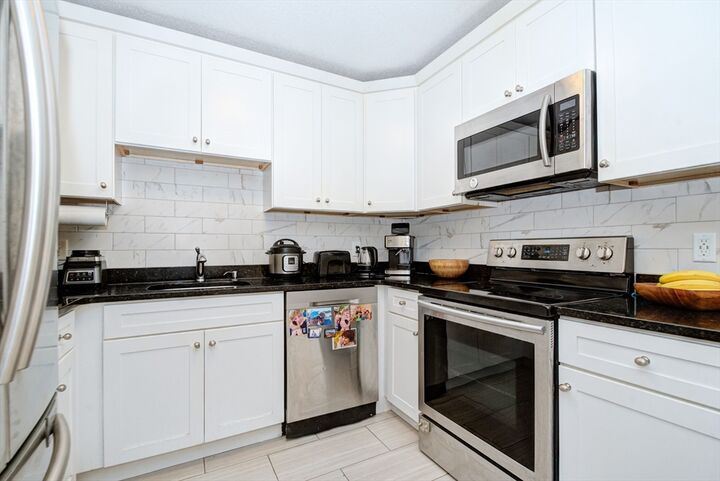 Property Photo:  4 Duck Pond Rd 221  MA 01915 