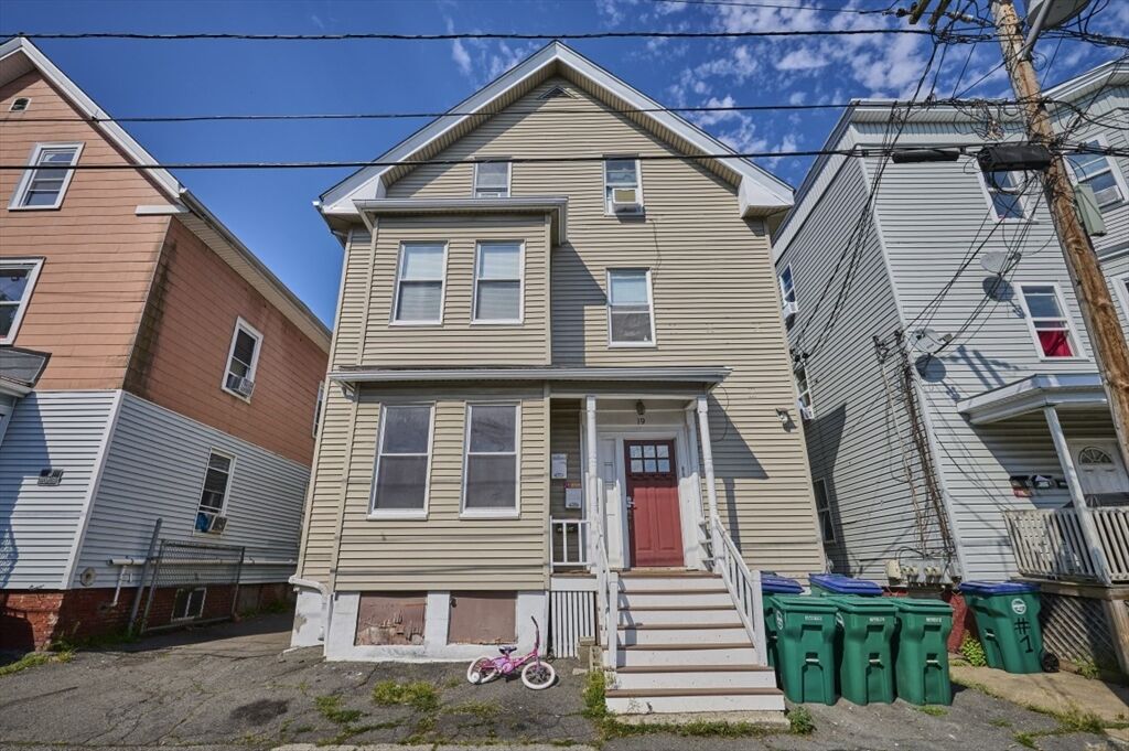 Property Photo: 19 Whittier Street 1 MA 01902