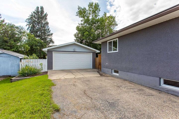 Property Photo:  24 Sherwood Crescent  AB T4N 0A3 