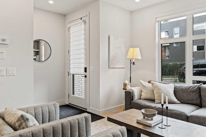 Property Photo:  1826 38 Avenue SW  AB T2T 6X8 