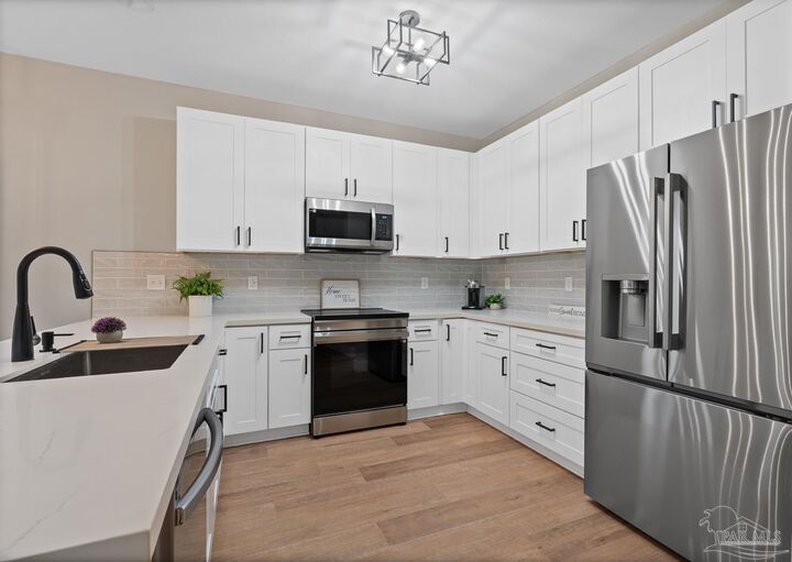 609 N E St  Pensacola FL 32501 photo