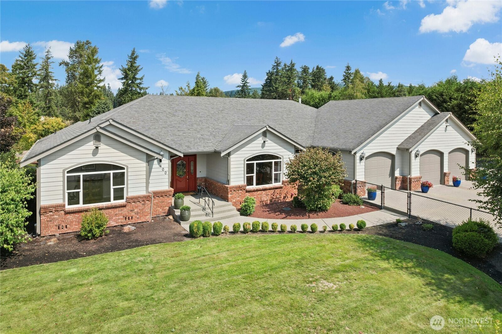 Property Photo: 400 Cessna Court E WA 98328