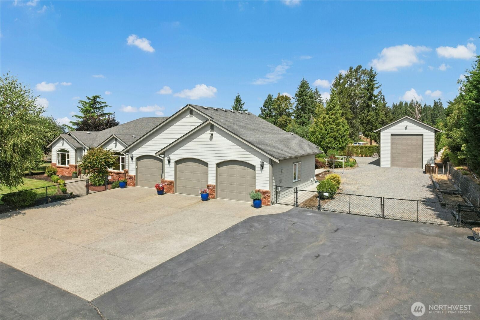 Property Photo:  400  Cessna Court E  WA 98328 