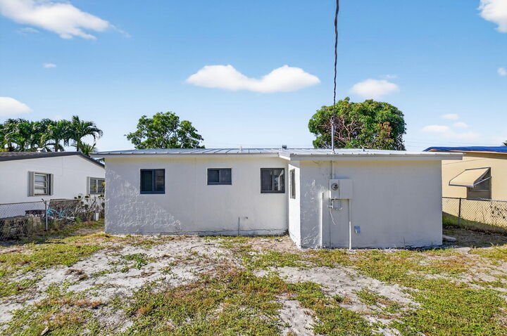 Property Photo: 534 W Martin Luther King Jr Boulevard FL 33435