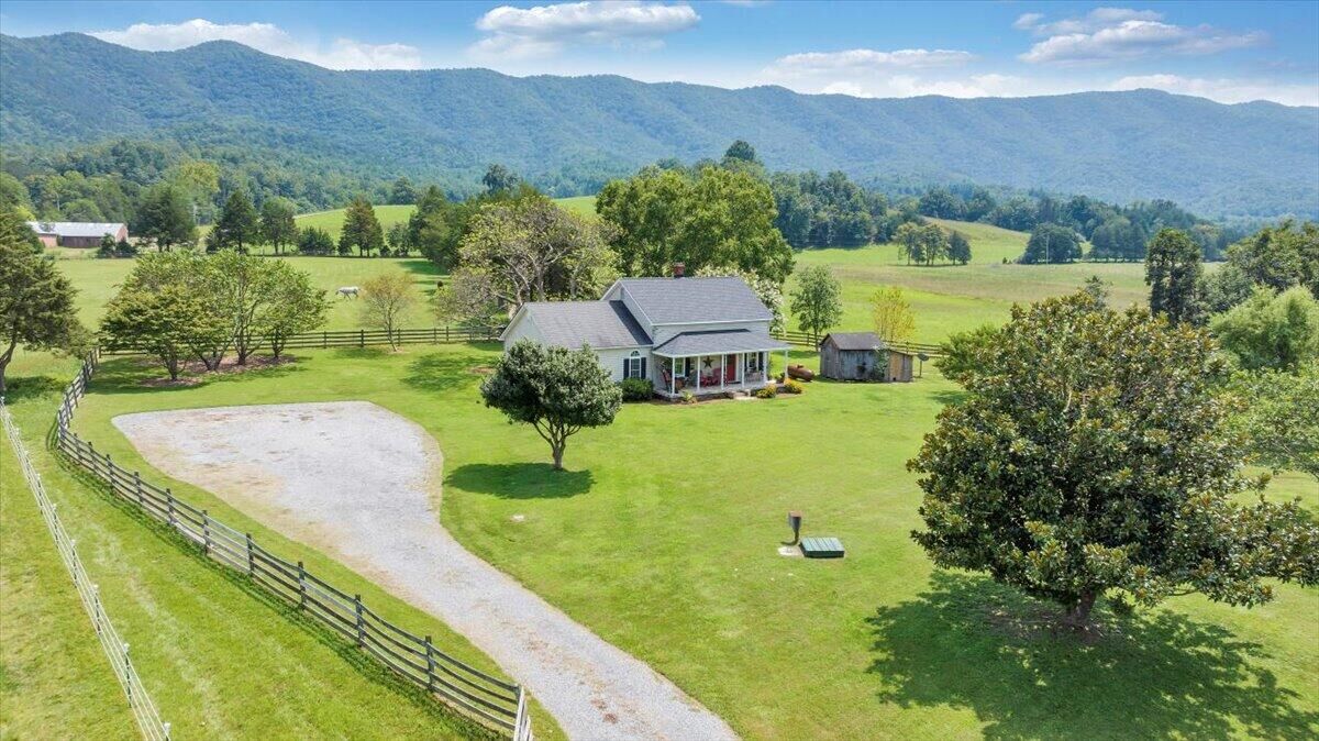 Property Photo: 5724 Upper Craigs Creek Rd VA 24070