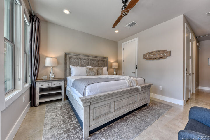 Property Photo:  139 Cedar 104  TX 78210 