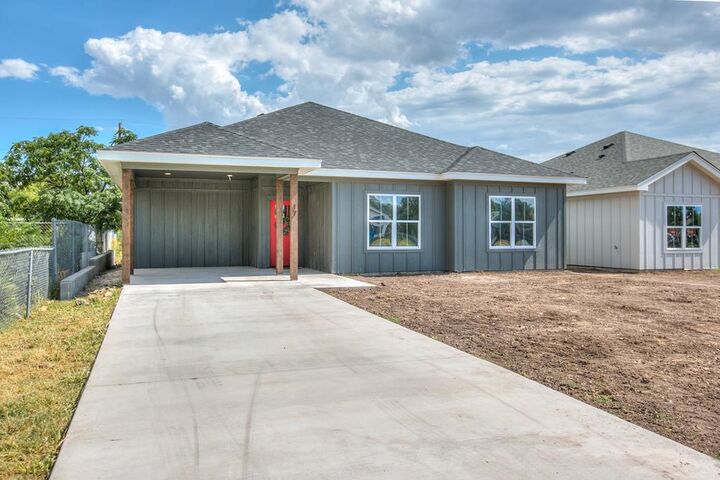 17 W 20th St  San Angelo TX 76903 photo