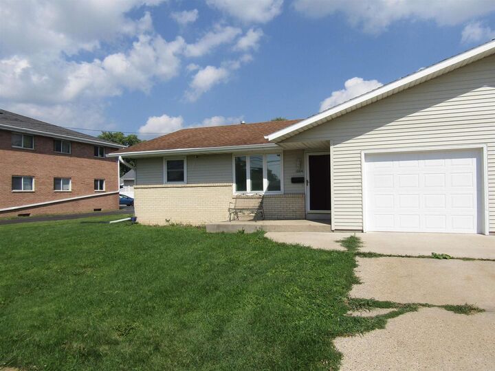 Property Photo:  1304 North Randall Avenue B  WI 53545 