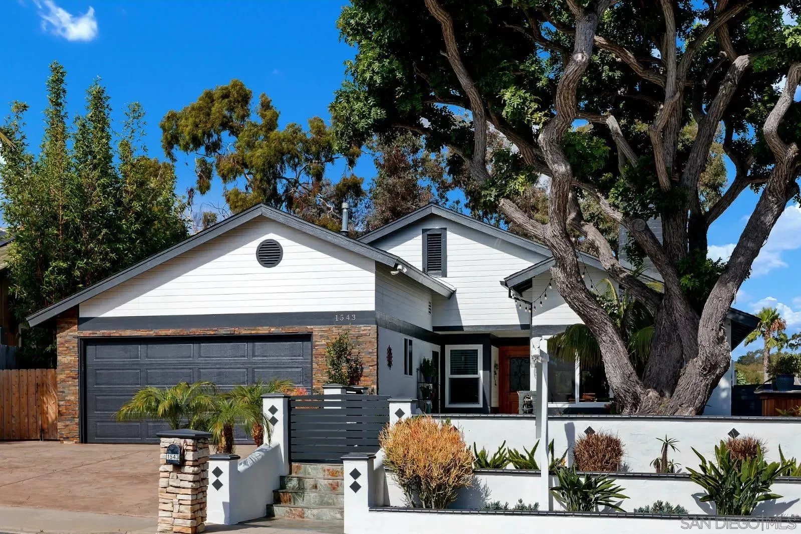 Property Photo:  1543 Villa Cardiff  CA 92007 