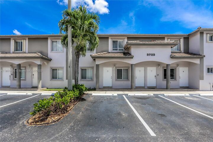 5725 NW 109th Ave 26  Doral FL 33178 photo
