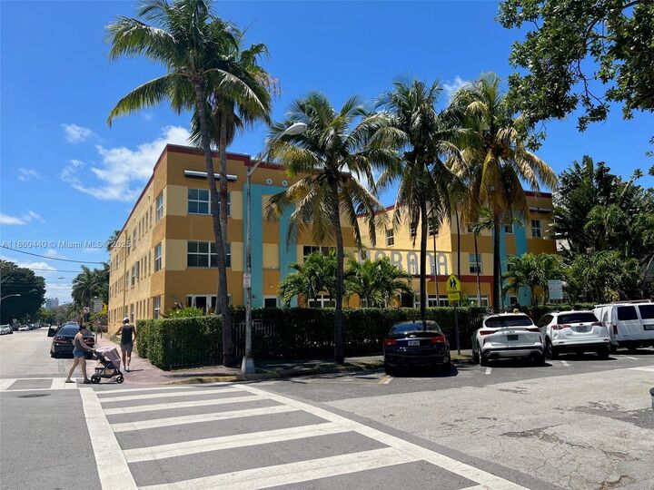 Property Photo: 1308 Drexel Ave 103 FL 33139