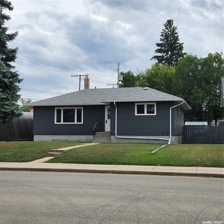 Property Photo:  911 Grace Street  SK S6H 3B9 