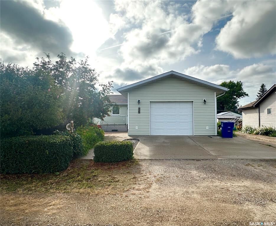 Property Photo:  220 3rd Street E  SK S0J 2M0 