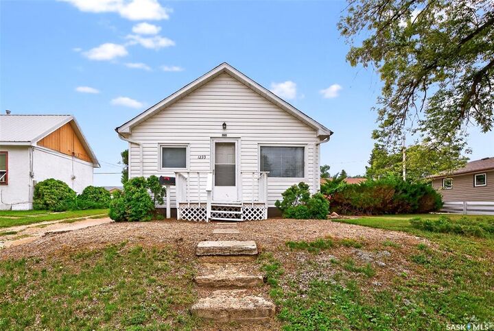 Property Photo:  1233 Duffield Street W  SK S6H 5K2 