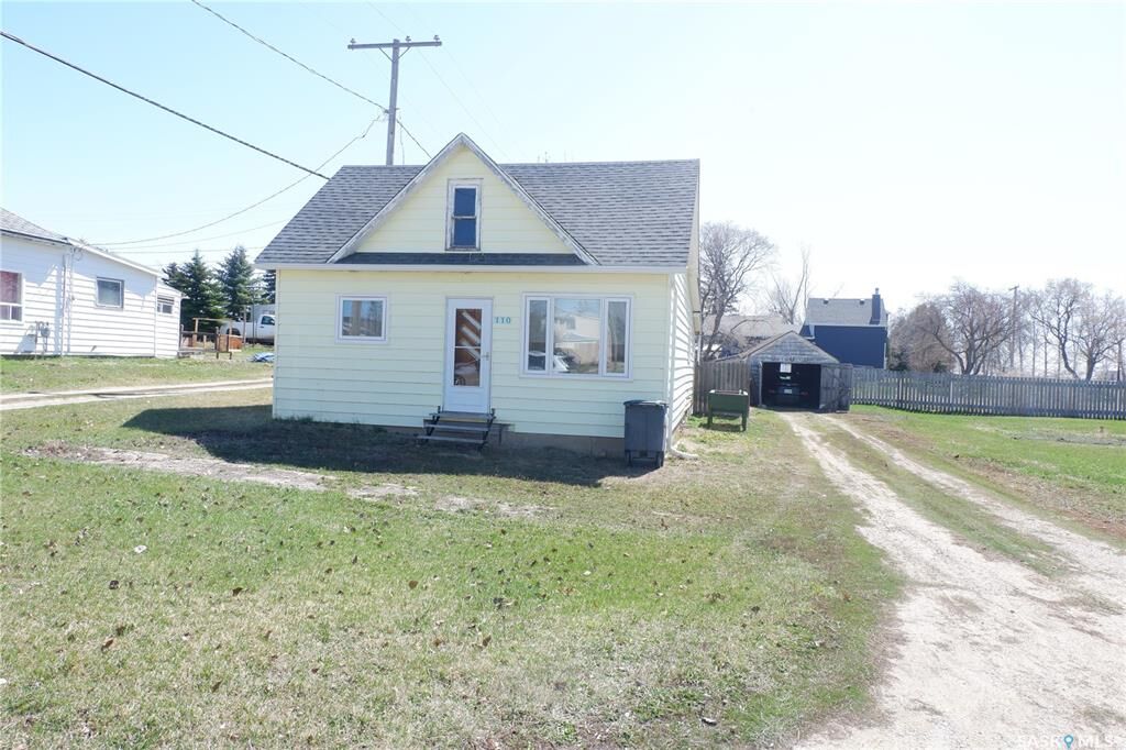 Property Photo: 110 Railway Avenue E SK S0H 1L0
