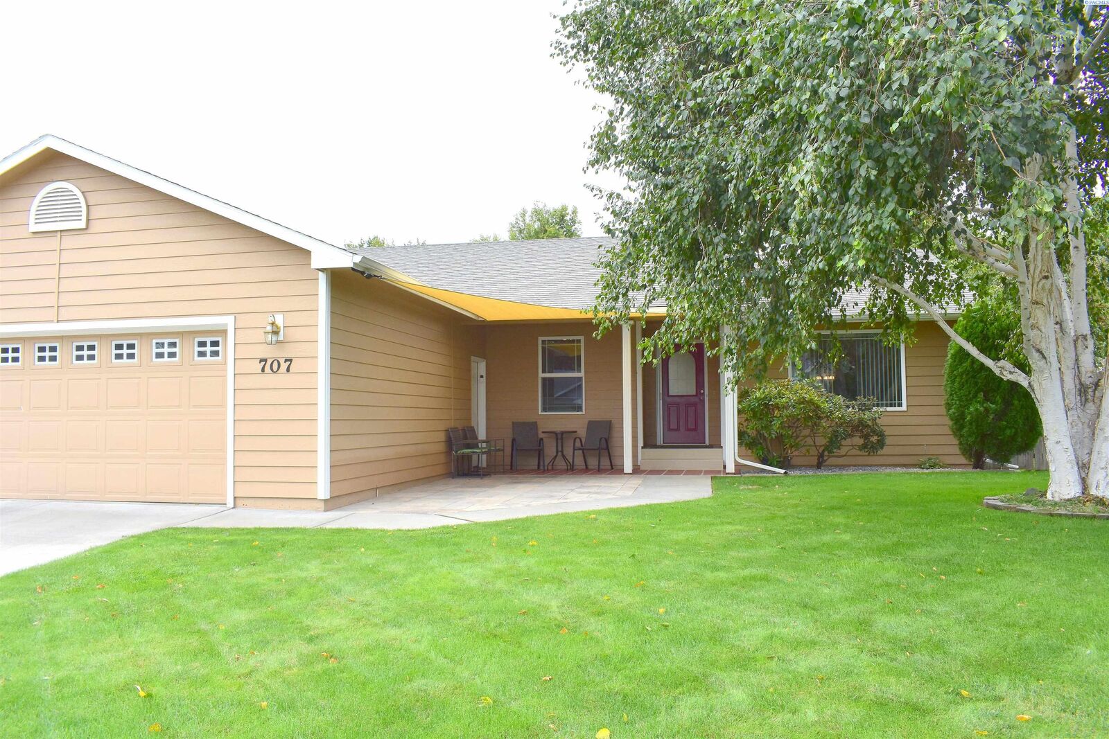 Property Photo: 707 W 18th Ct WA 99337