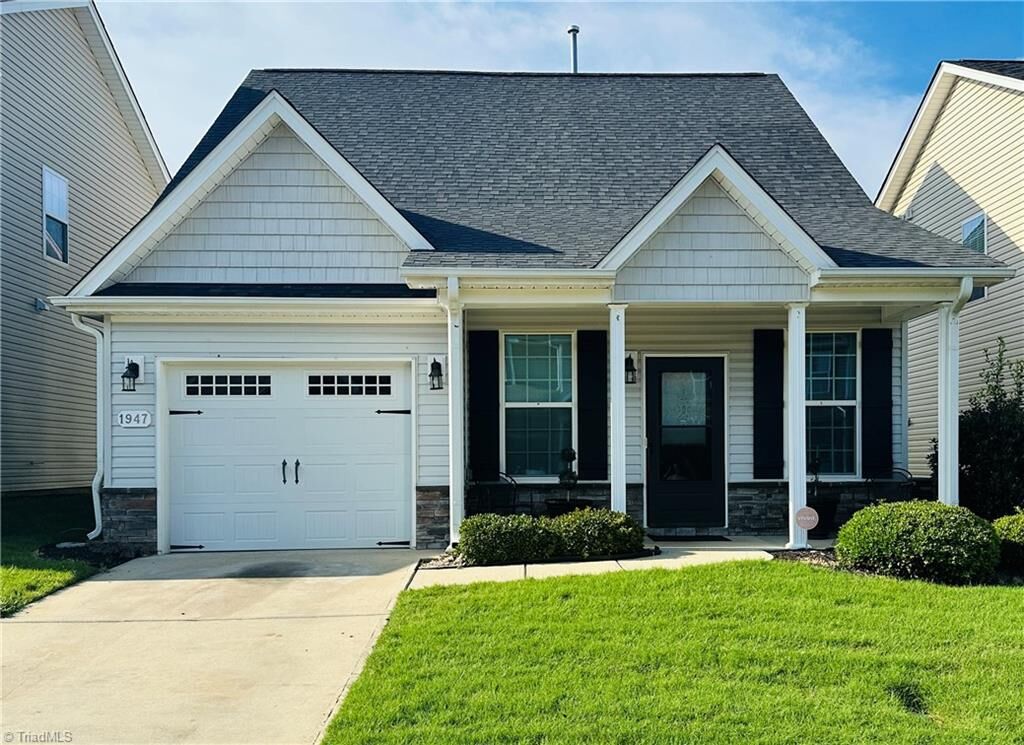 Property Photo: 1947 Huntley Way NC 27215