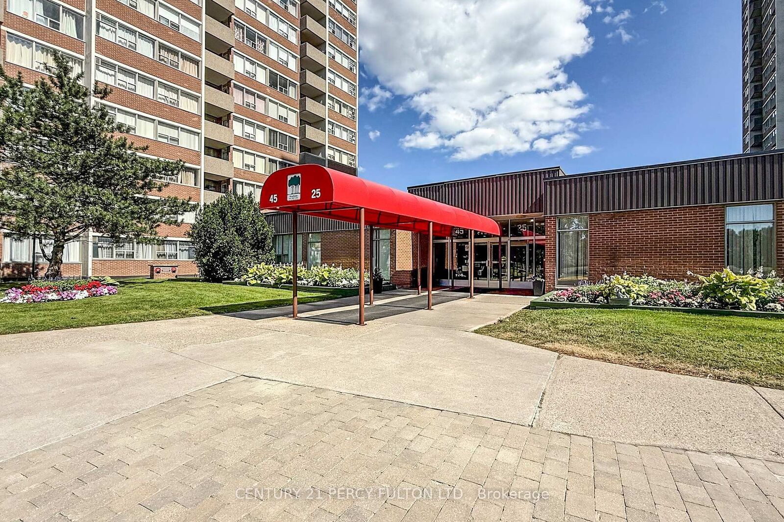 Photo de la propriété:  45 Silver Springs Boulevard 1702  ON M1V 1R2 