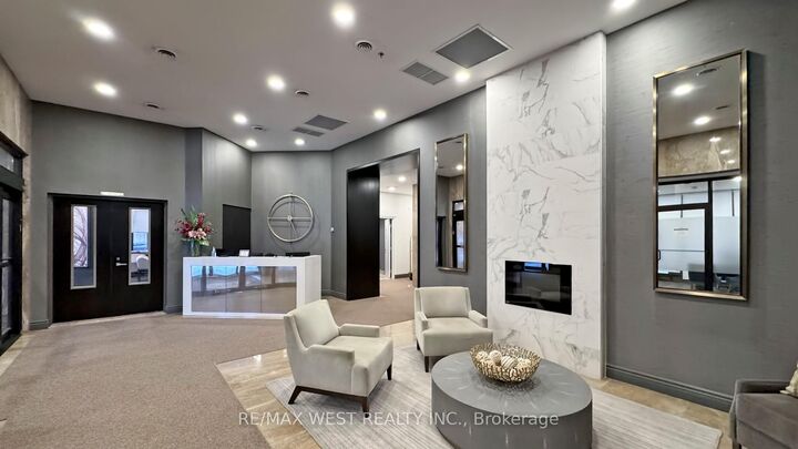 Property Photo:  240 Heath Street W 801  ON M5P 3L5 