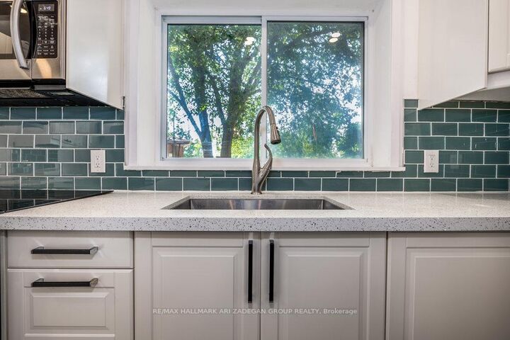 Property Photo:  47 Newbury Drive  ON L3Y 4P9 