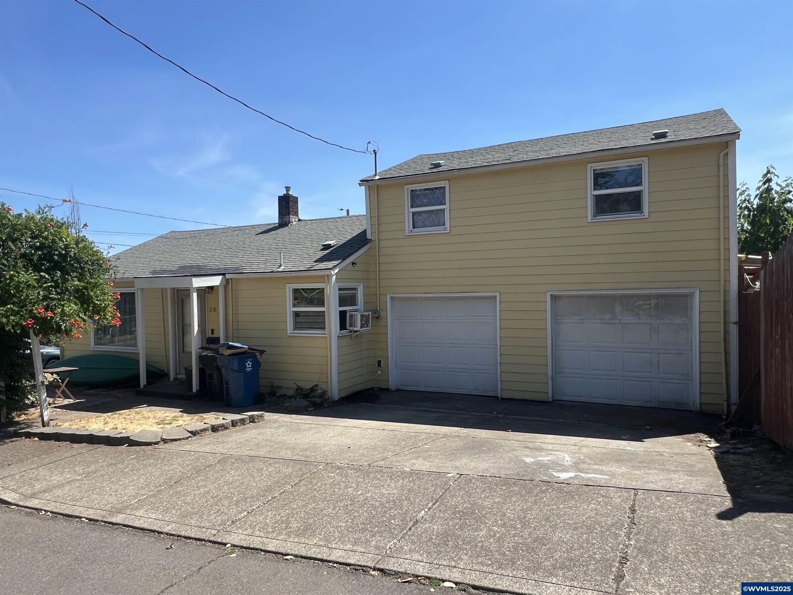 Property Photo:  210 Hoyt St S  OR 97302 