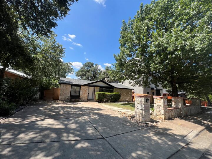 Property Photo:  1002 Walter Street  TX 78702 