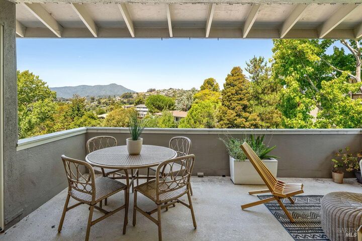 Property Photo:  10 Andrew Drive 61  CA 94920 