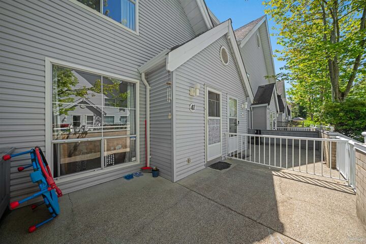 13706 74 Avenue 41  Surrey BC V3W 1K3 photo