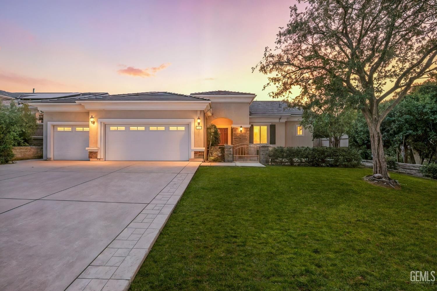 Property Photo: 14005 Datura Court CA 93306