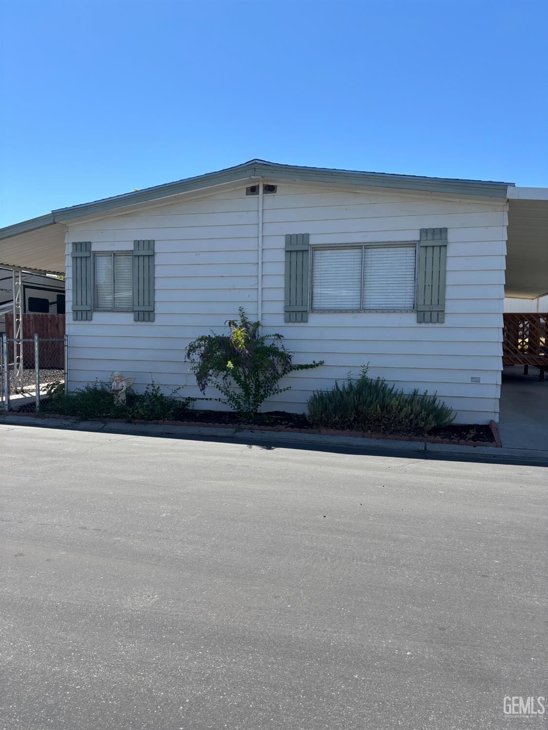 Property Photo: 123 N 10th Street 22 CA 93268