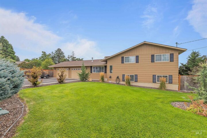 Property Photo:  1332 Hemlock Ave.  ID 83501 