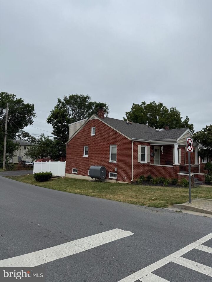 Property Photo: 3 N Purcell Avenue VA 22601