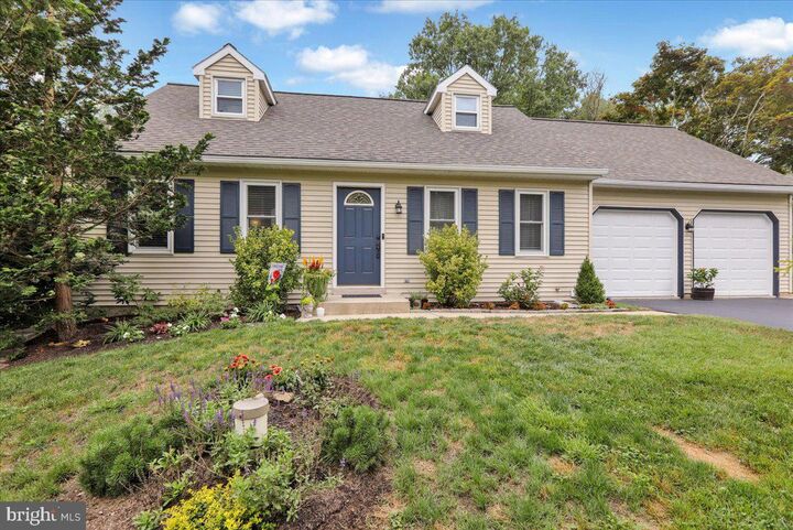 Property Photo:  275 Persimmon Lane  PA 17022 